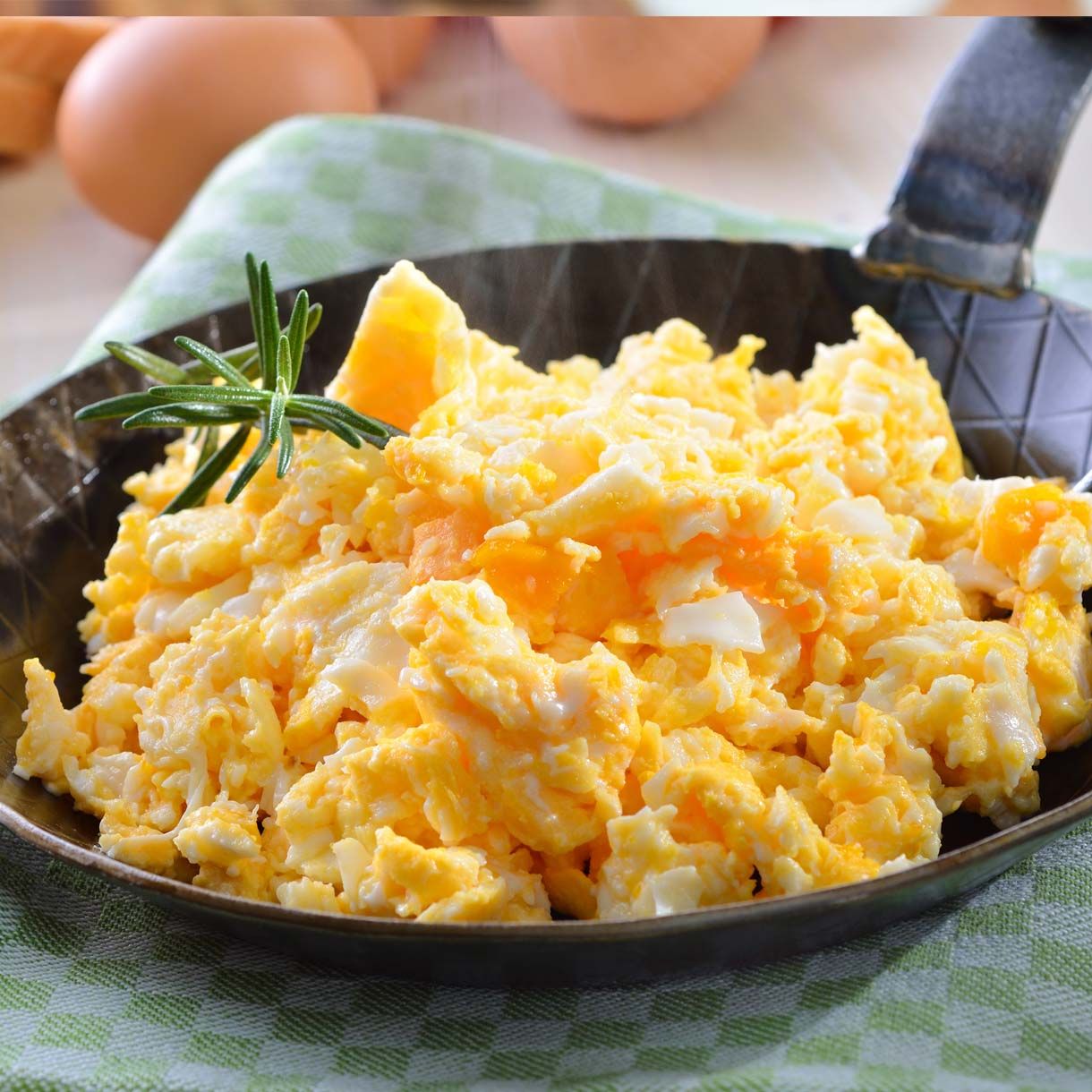 Pre cooked scrambled eggs
